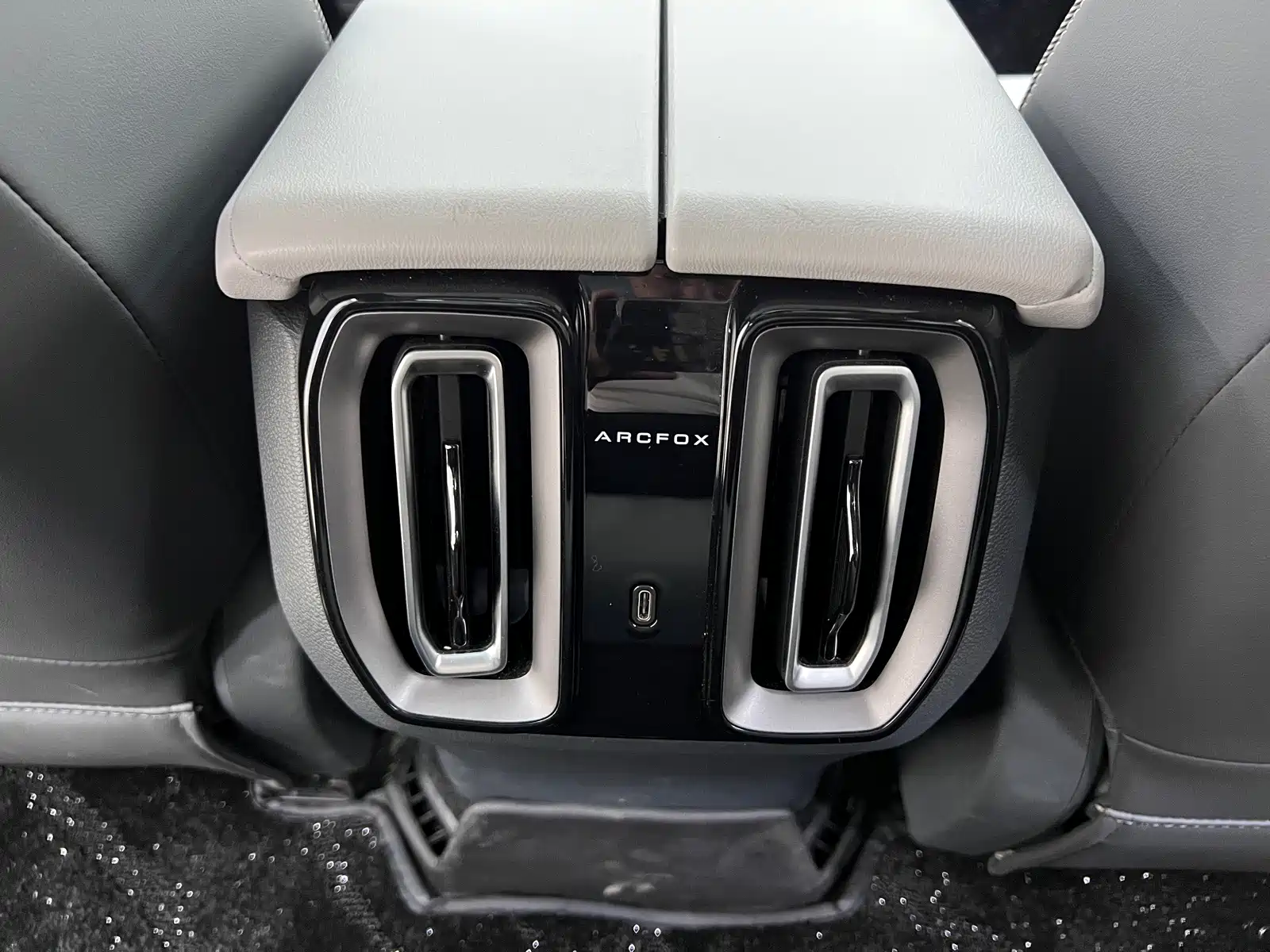 Фото 20 - ARCFOX Alpha S5