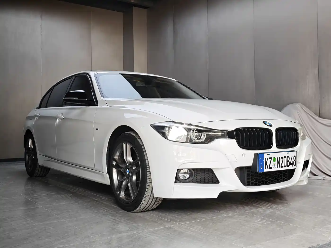 BMW 3 Series 2018 320Li M Sport Black Night Edition фото 2