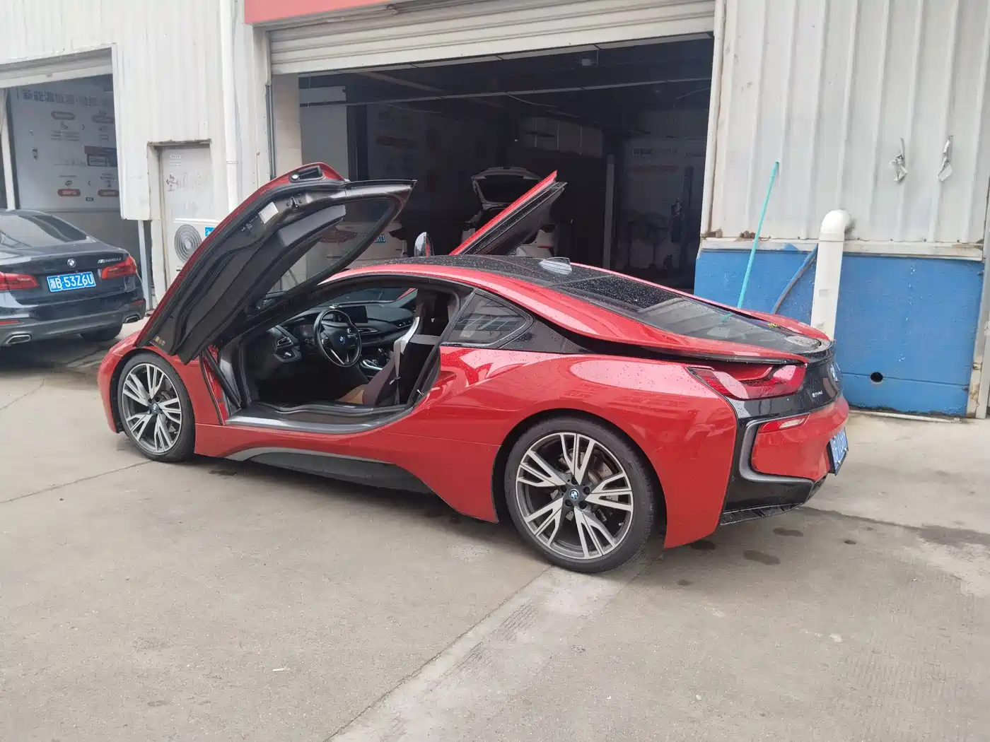 BMW I8