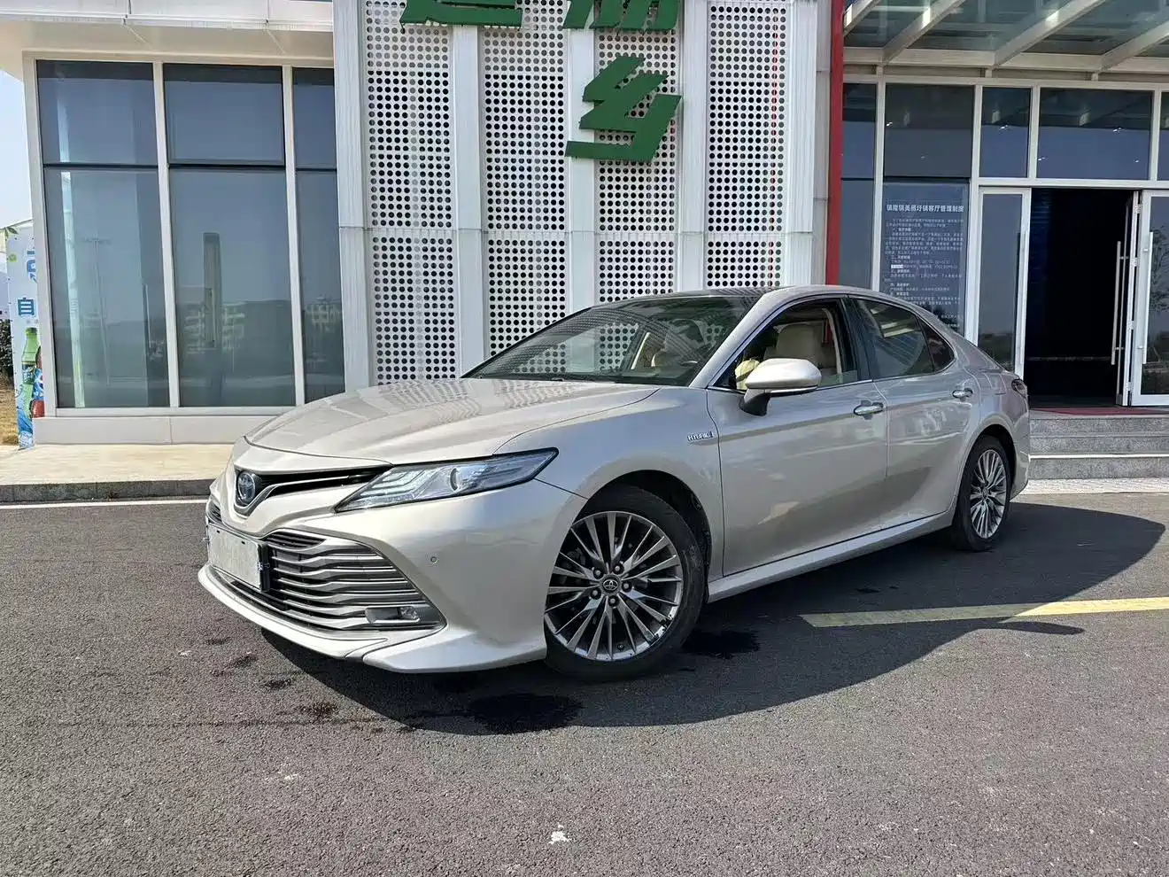 Toyota Camry 2018 Hybrid 2.5HG Luxury Edition фото 8