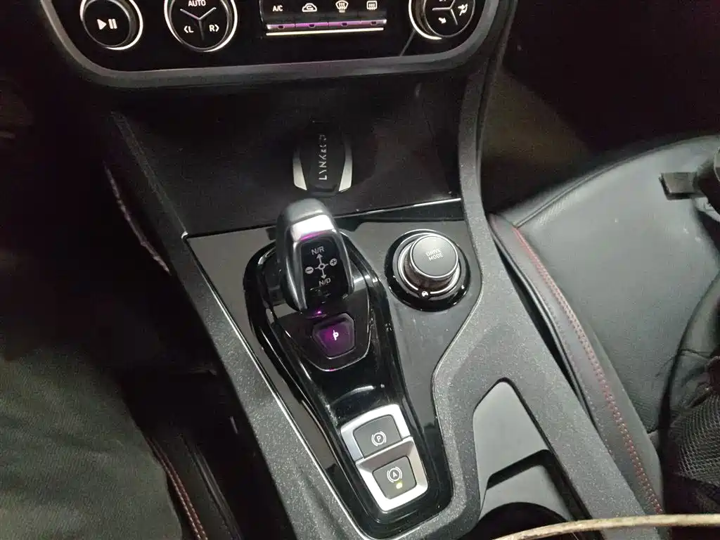 Lynk & Co 01 2017 2.0T AWD Pro фото 7
