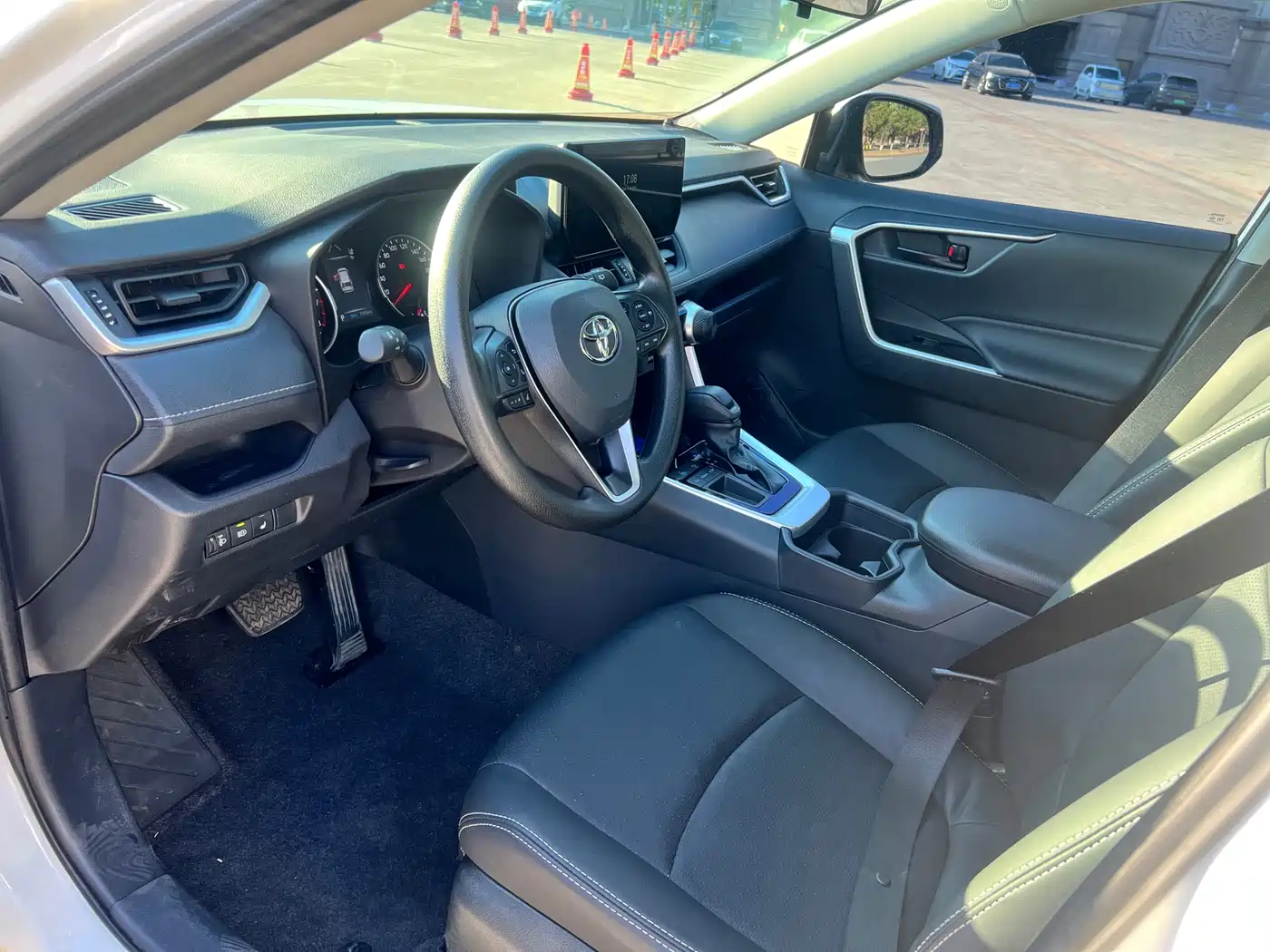 Toyota RAV4 Rongfang 2023 2.0L CVT 2WD Urban Edition фото 4