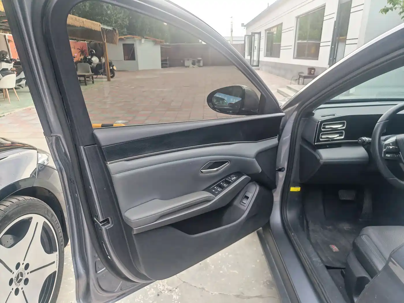 BYD Qin L 2024 DM-i 80KM Leading Edition фото 10