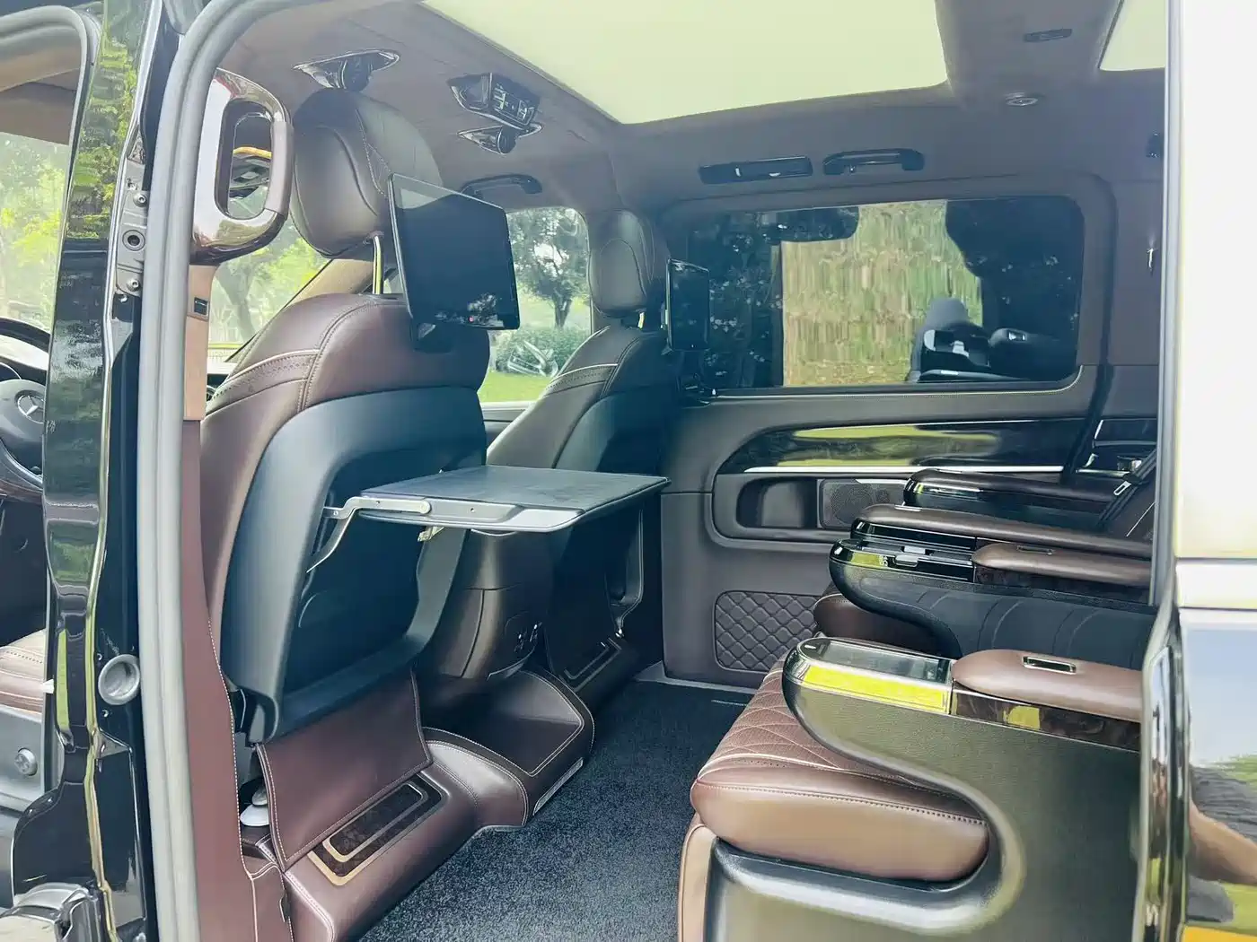 Mercedes-Benz V-Class 2018 V 260 L Premium Long Wheelbase Edition China VI фото 14