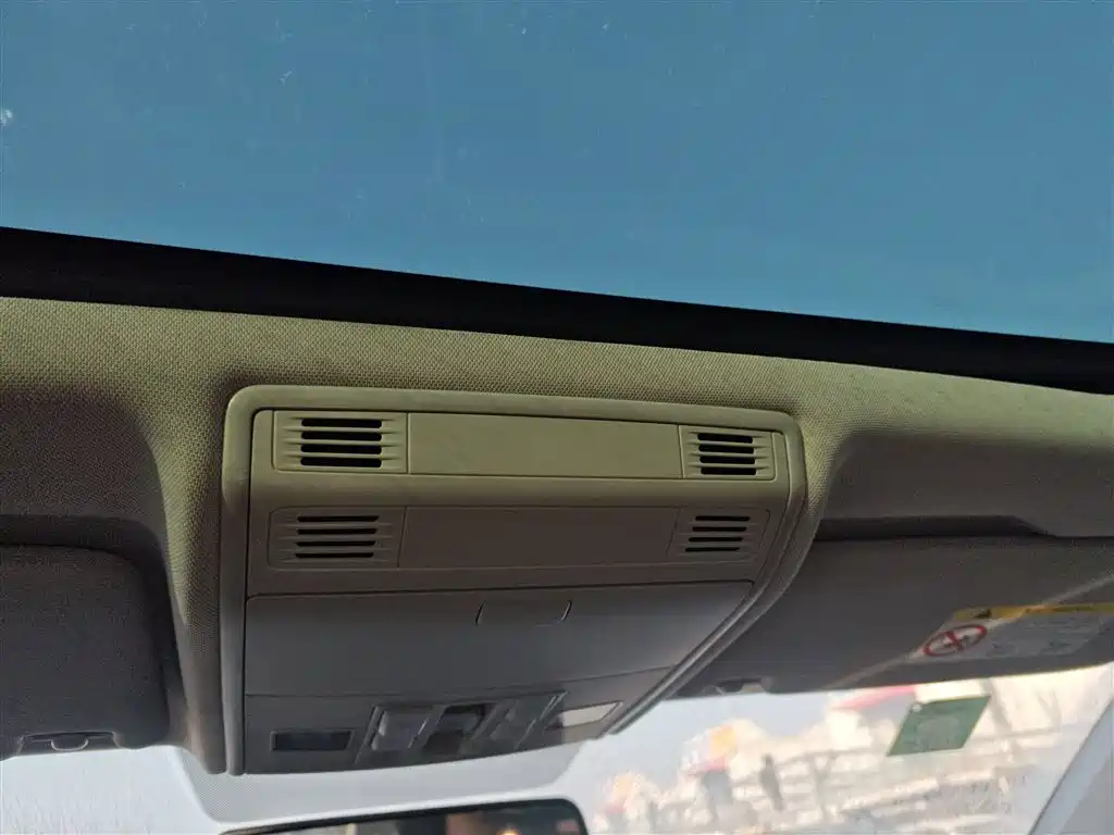 Volkswagen Polo 2019 Plus 1.5L Automatic Colorful Tech Edition фото 18