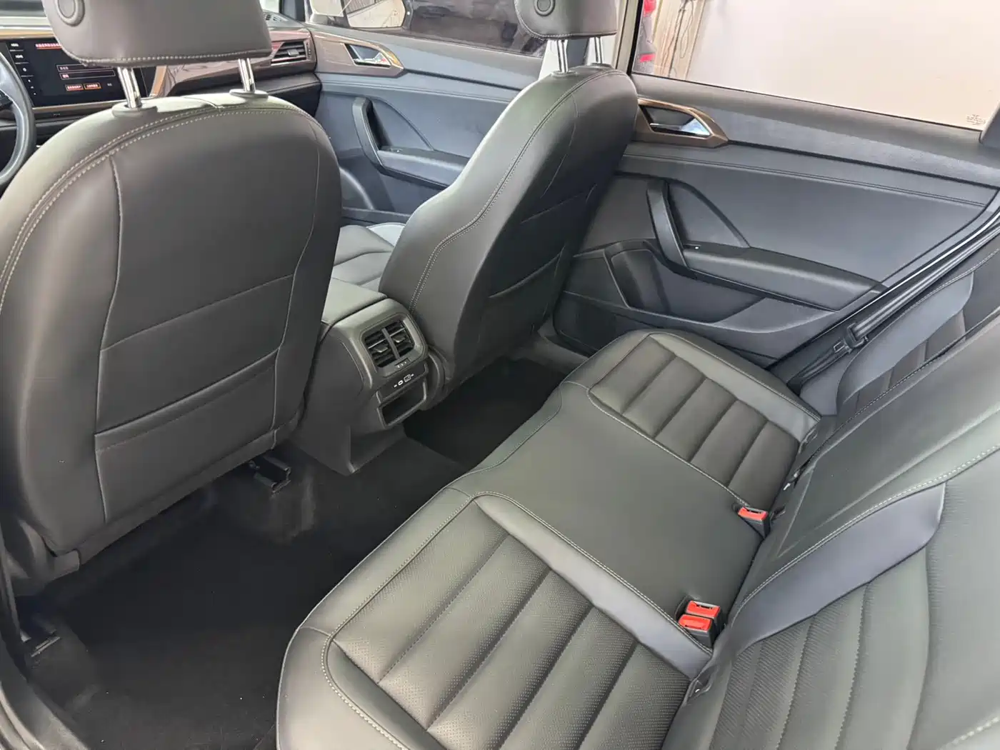 Volkswagen Tharu 2022 280TSI FWD Luxury Edition фото 9