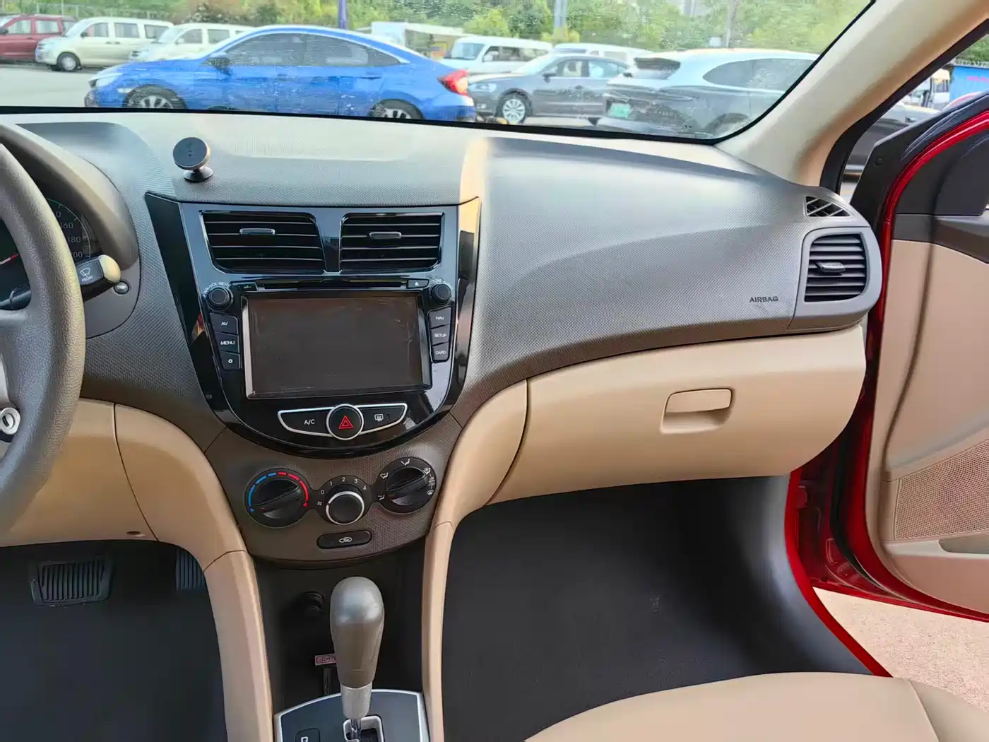 Hyundai Verna 2010 Sedan 1.4L Automatic Comfort GS фото 8