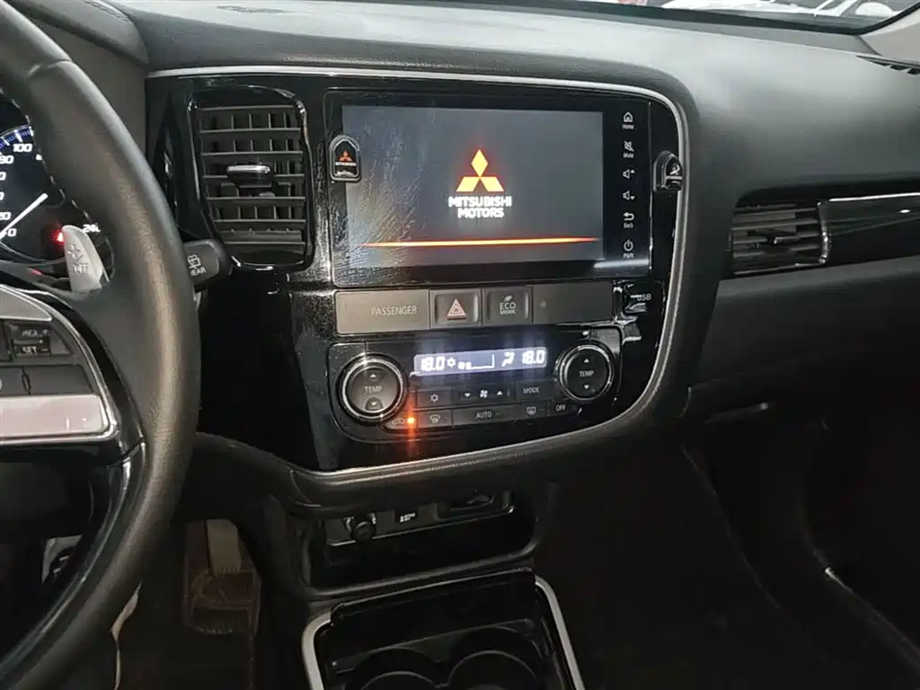 MITSUBISHI OUTLANDER