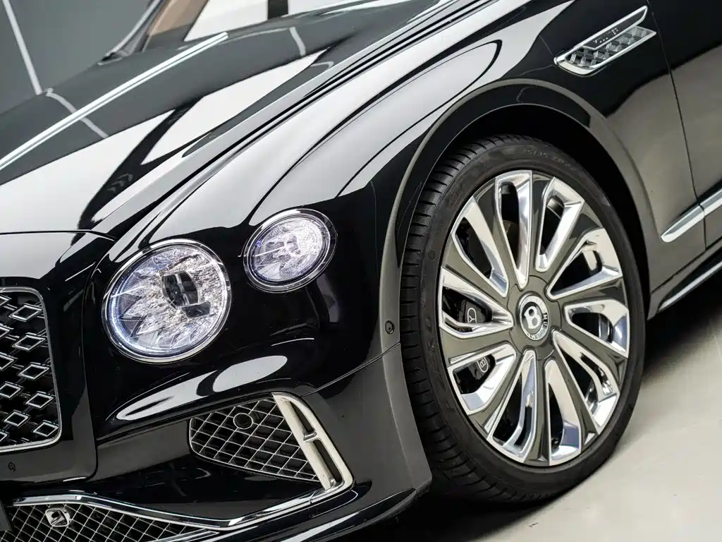 Bentley Flying Spur Plug-in Hybrid 2026 2025 Model Year 4.0T V8 Mulliner