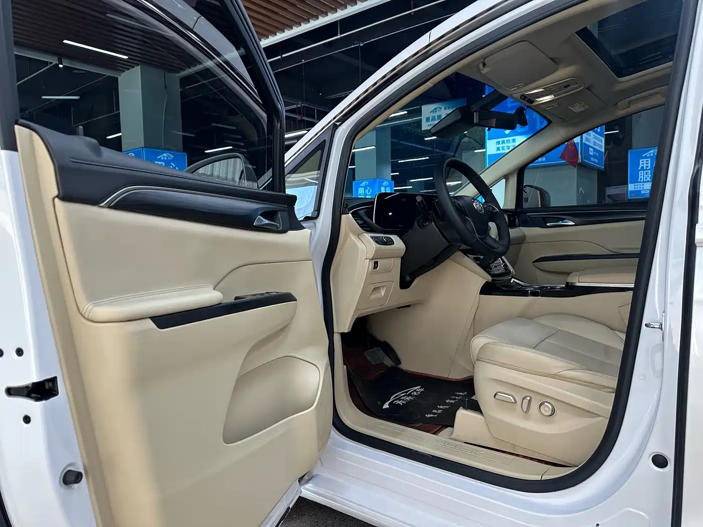 Buick GL8 2023 ES Landmaster Exclusive фото 4