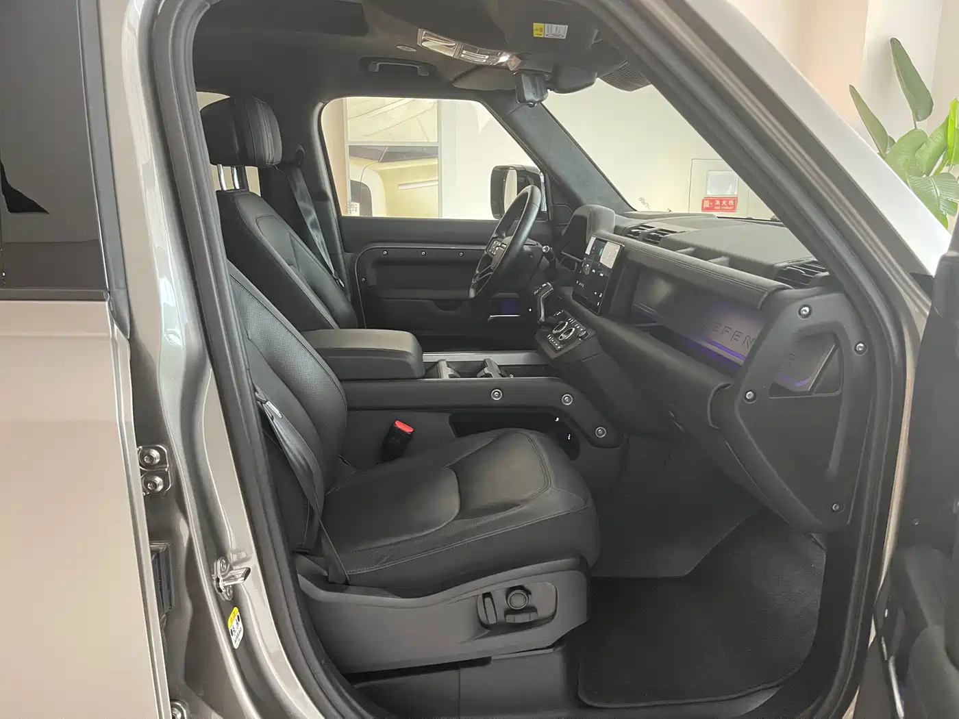 Land Rover Defender 2025 110 3.0T P400 X фото 8