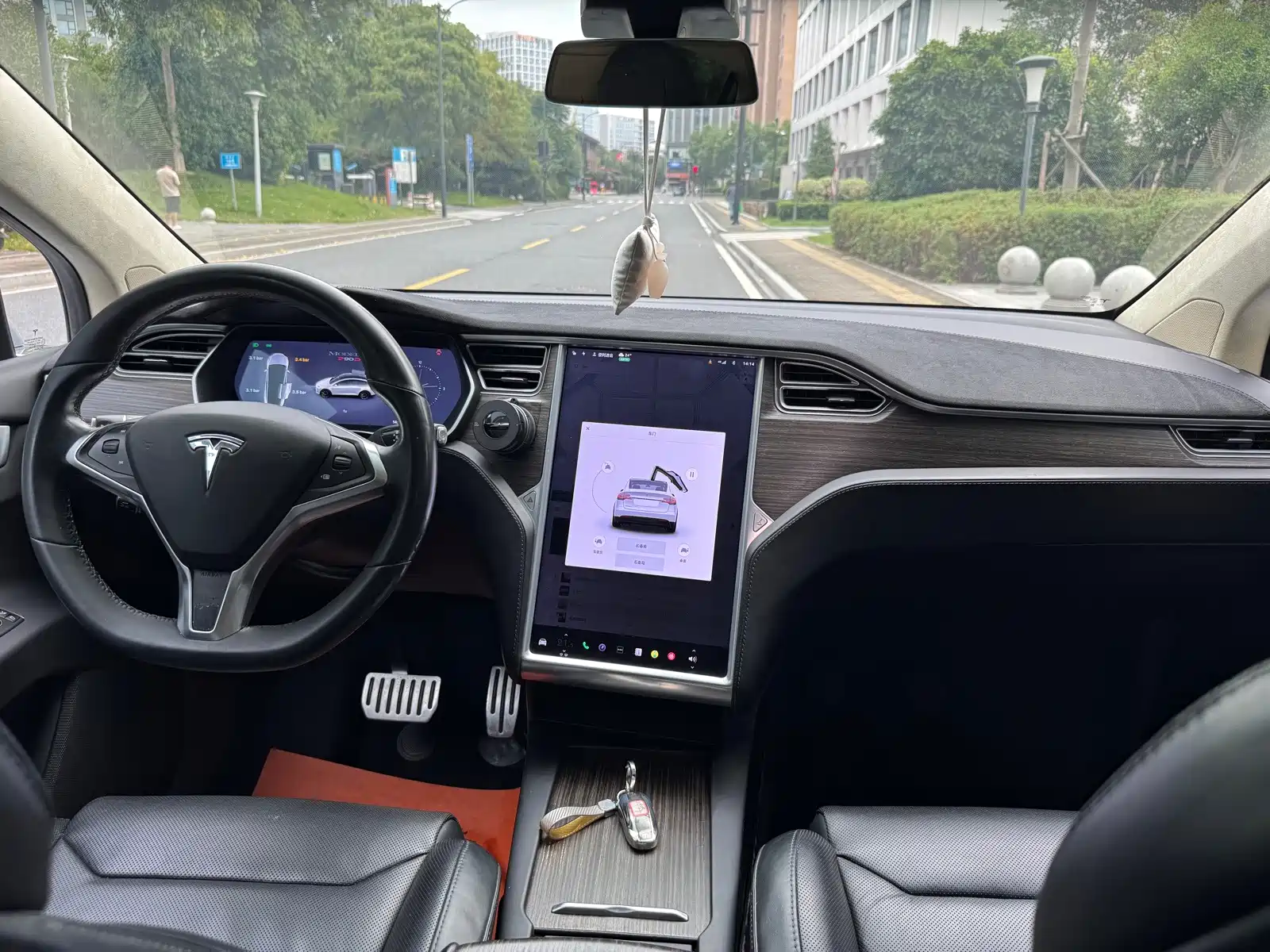 Фото 12 - Tesla Model X