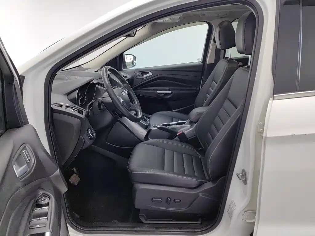 Фото 10 - Ford Kuga