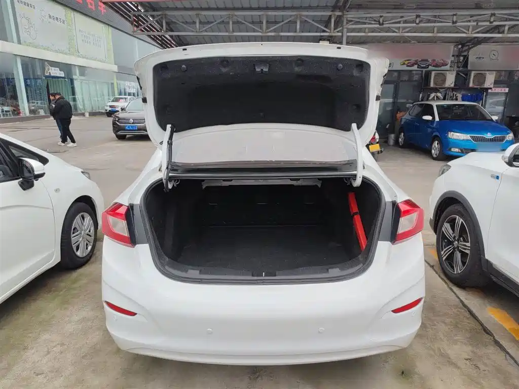 Chevrolet Cruze 2018 320 Automatic Pioneer Sunroof Edition фото 19