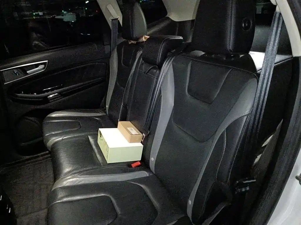 Фото 15 - Ford Edge