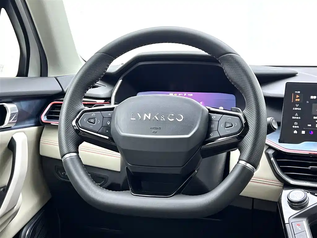 Lynk & Co 06 2020 1.5T Halo фото 11