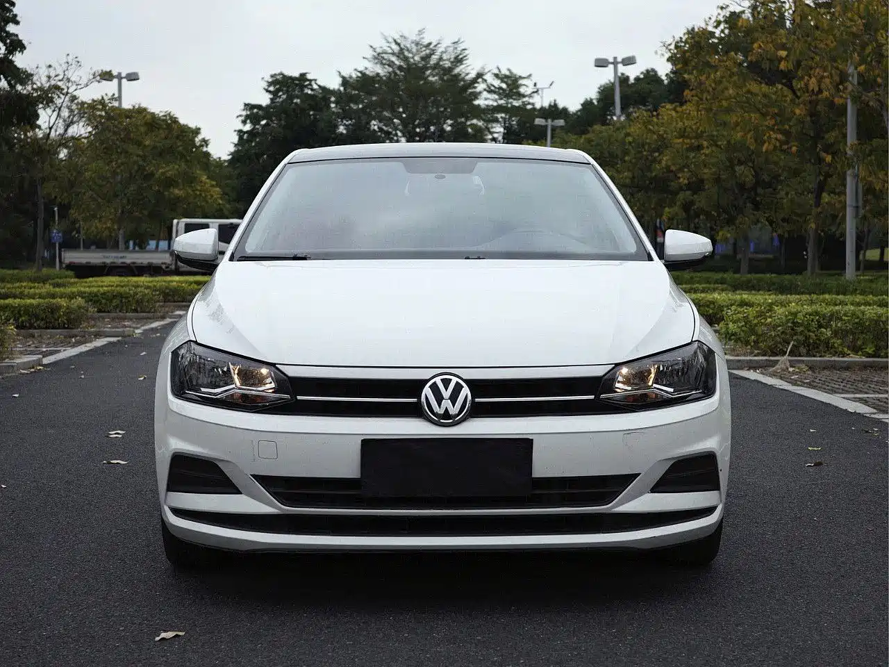 Volkswagen Polo 2019 Plus 1.5L Automatic Panorama Enjoyment Edition фото 2