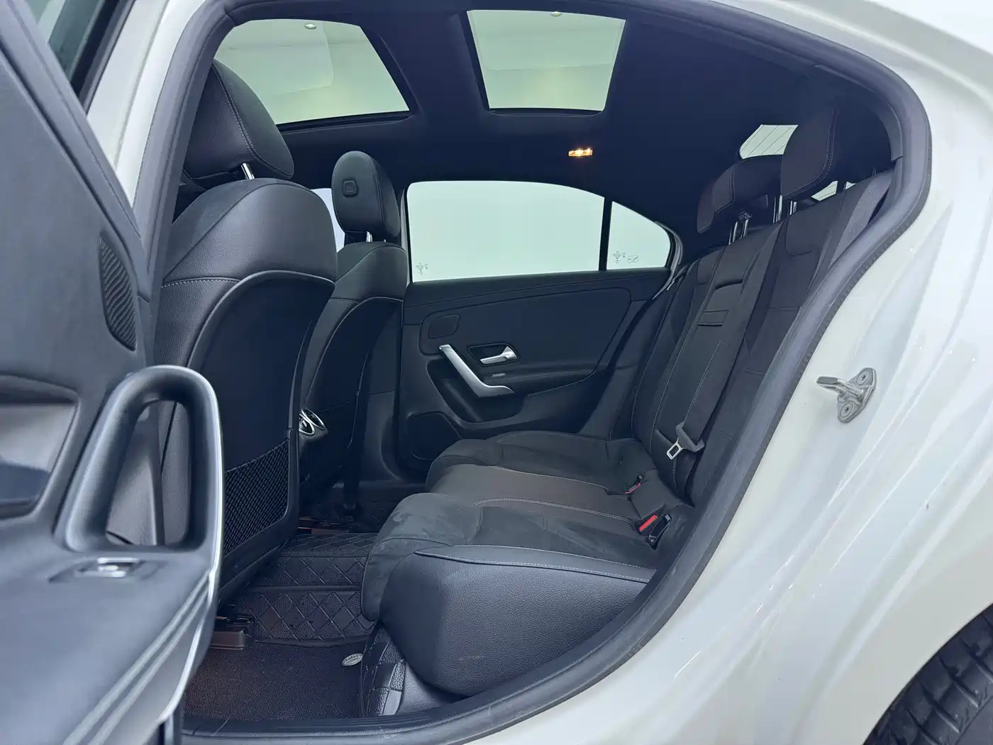 Mercedes-Benz A-Class 2020 A 200 L Sport Sedan фото 6