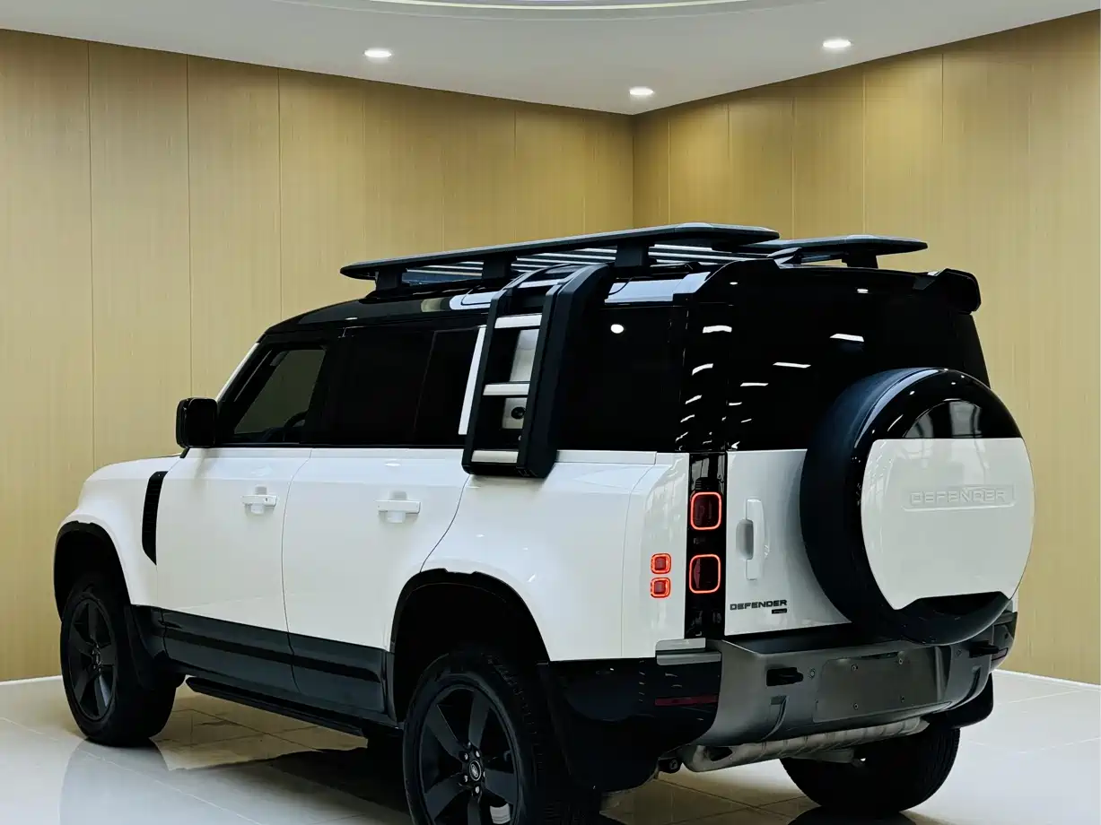 Land Rover Defender 2022 110 P400 X-DYNAMIC HSE фото 4