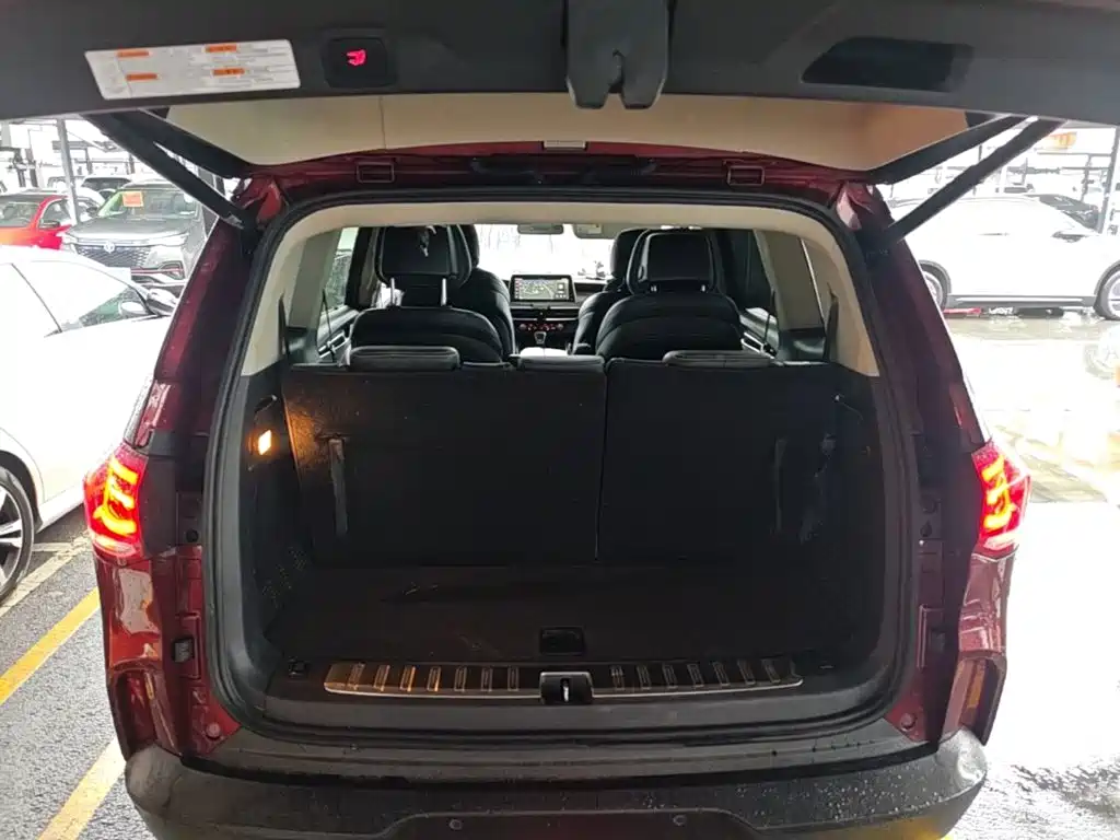 Photo 19 - SAIC Maxus D90