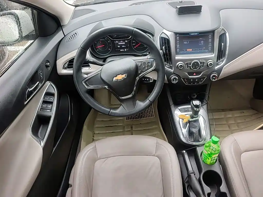 Фото 17 - Chevrolet Cruze