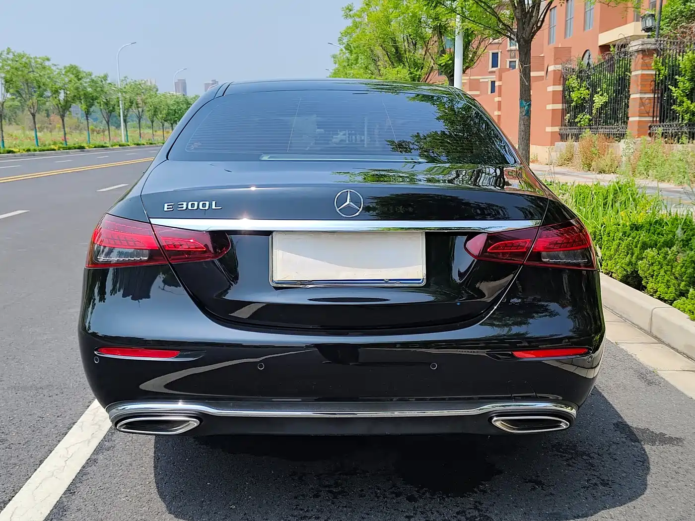Mercedes-Benz E-Class 2022 Second Facelift E 300 L Luxury фото 35