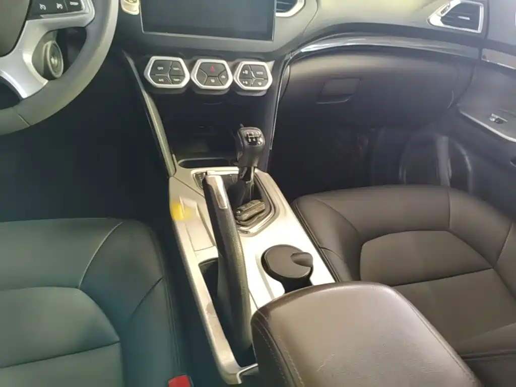 صورة 14 - GAC Trumpchi GS4