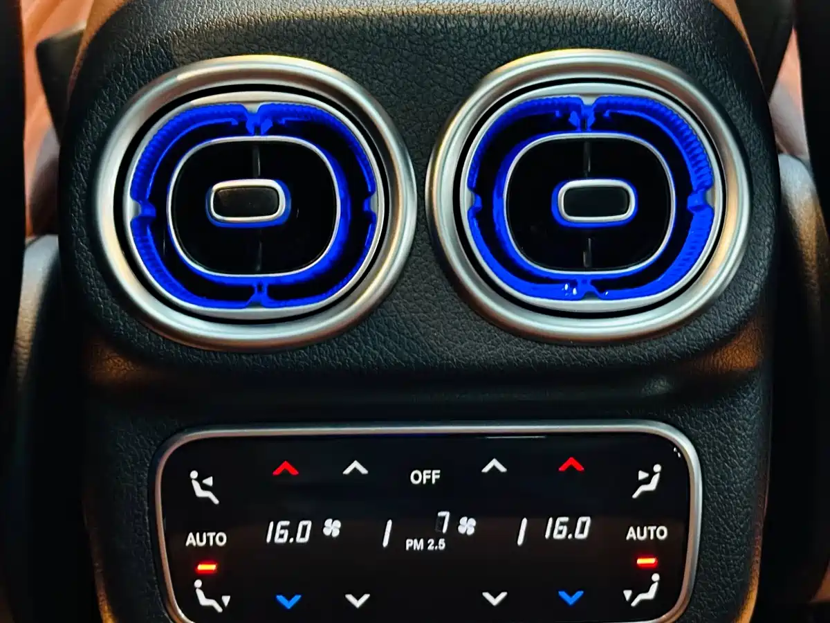 Mercedes-Benz GLC 2024 GLC 260 L 4MATIC Luxury 5-seater фото 12