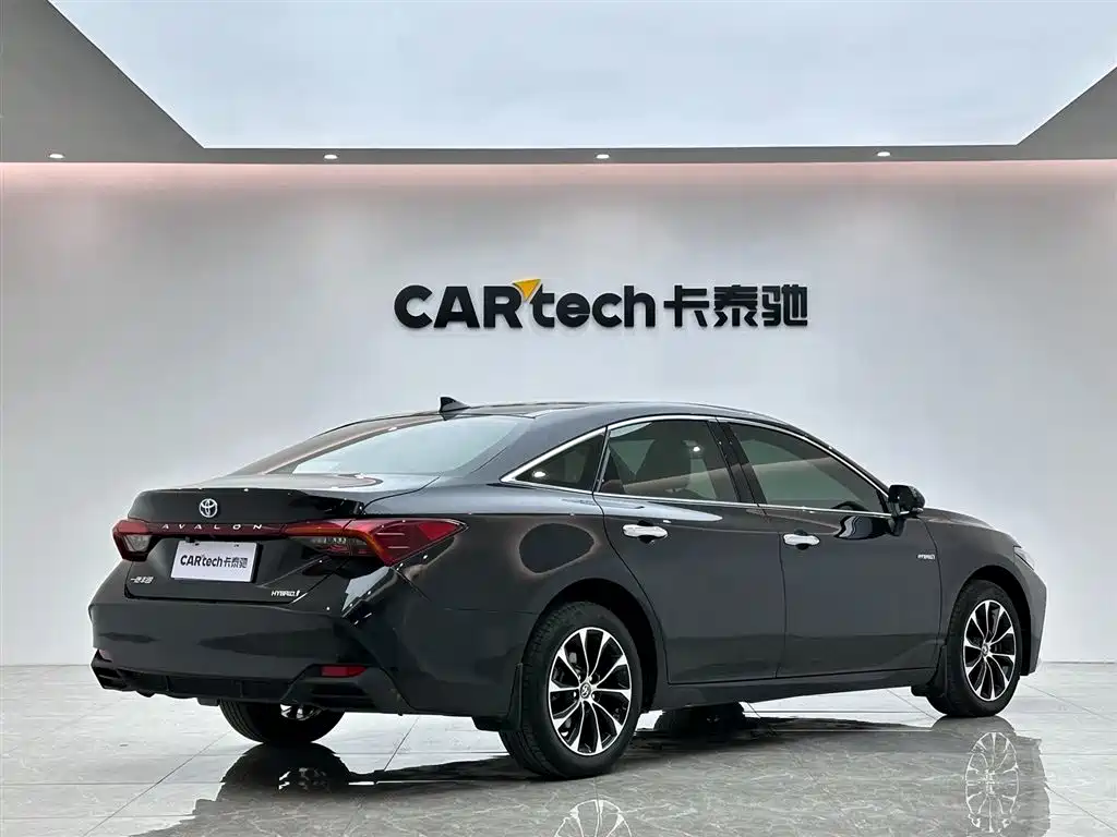 Toyota Avalon 2023 Hybrid 2.5L Luxury Edition фото 5