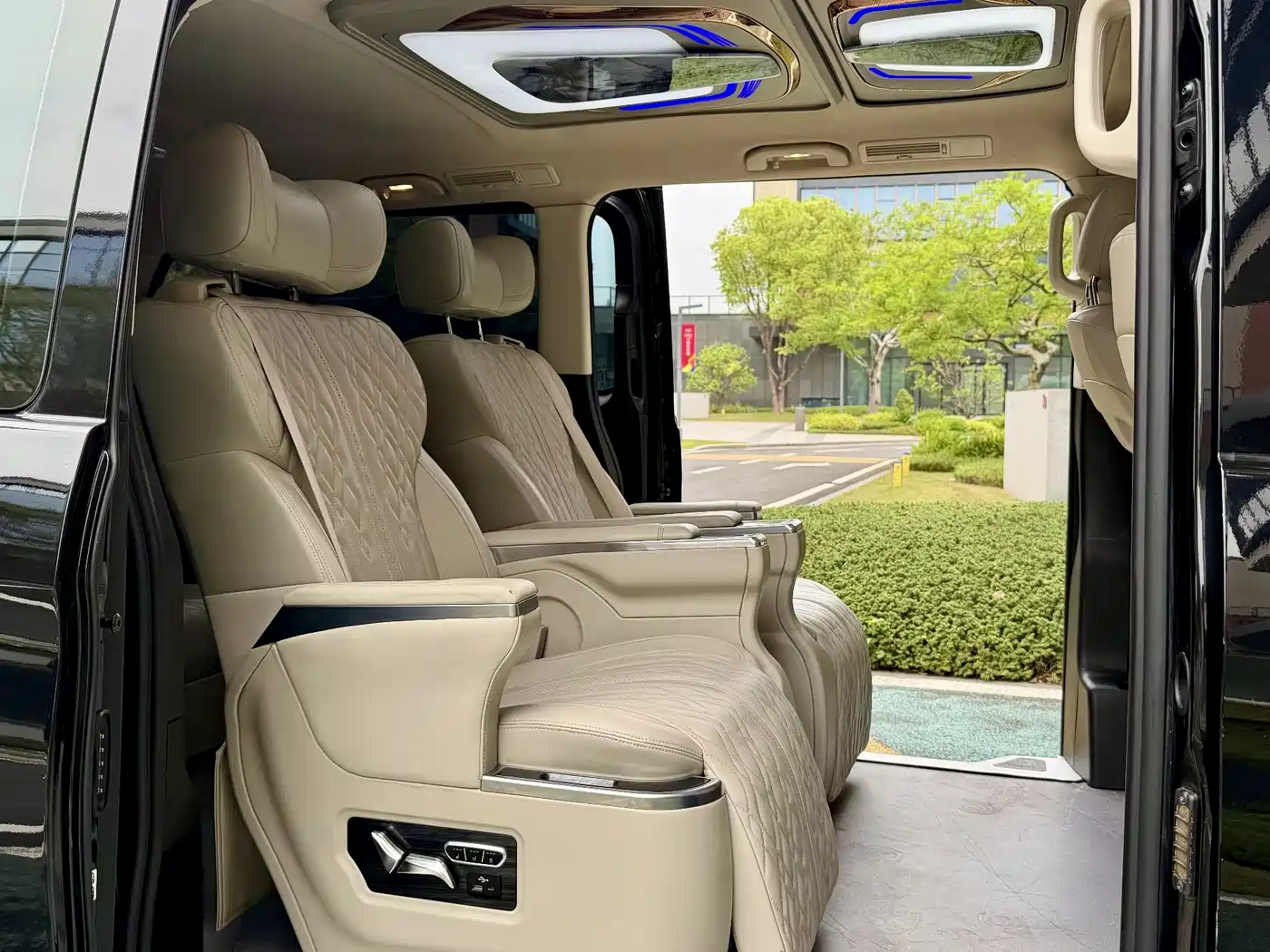 Mercedes-Benz Vito 2021 2.0T Business Edition 7-seater фото 24