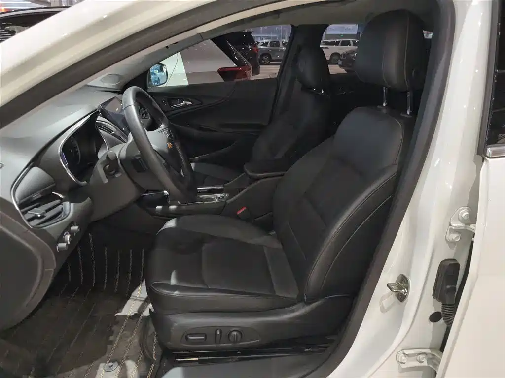 Chevrolet Malibu XL 2017 1.5T Auto Sport Edition фото 7