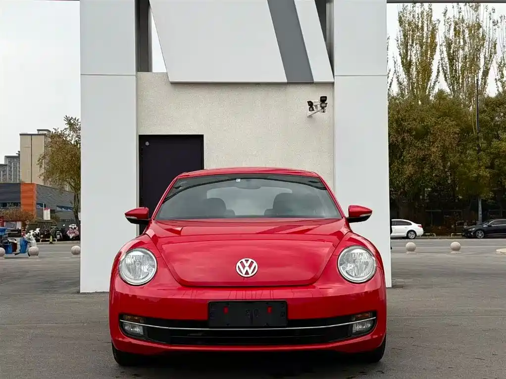 Volkswagen Beetle 2016 Model 180TSI Club Edition фото 2