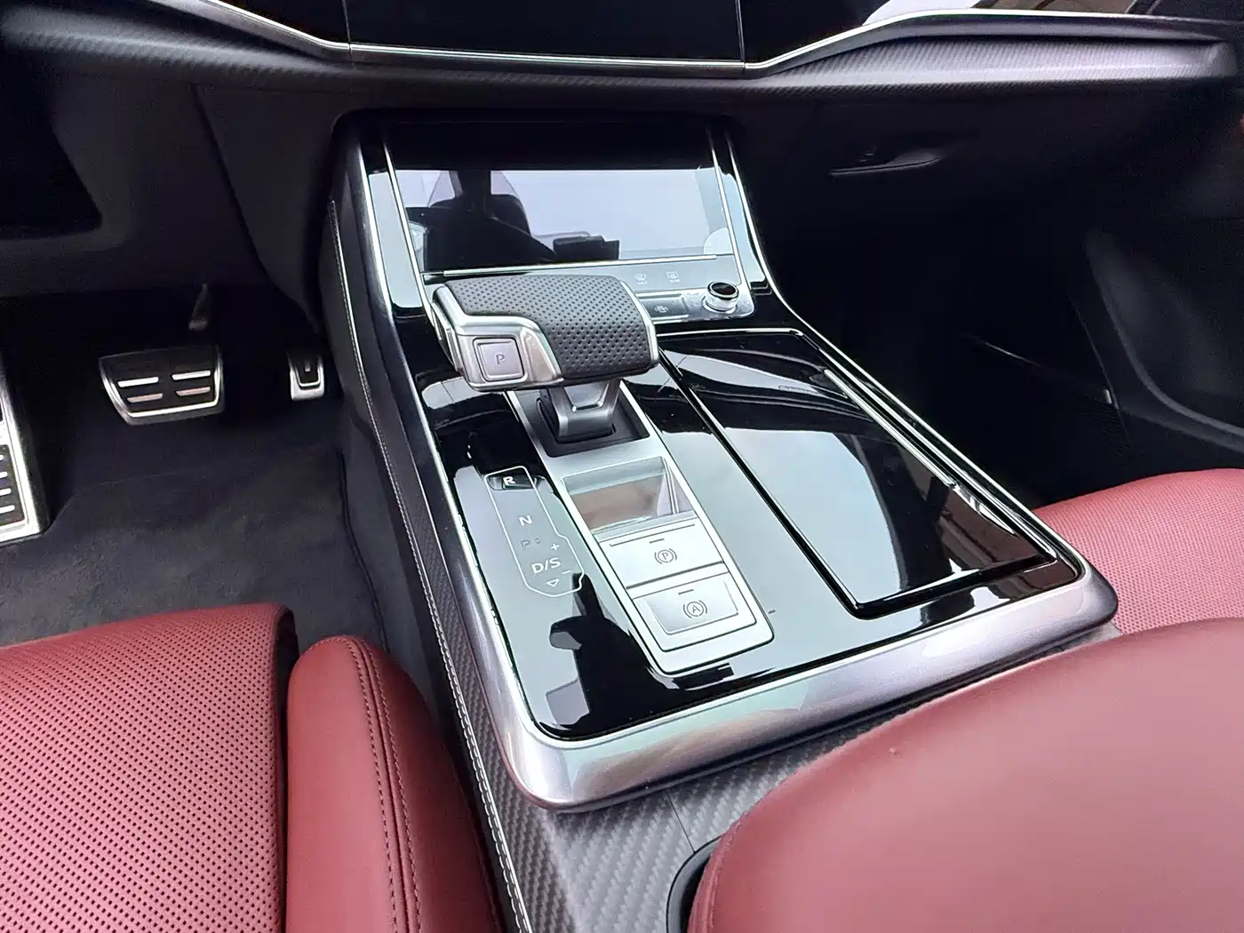 Audi SQ7 2024 4.0 TFSI фото 6