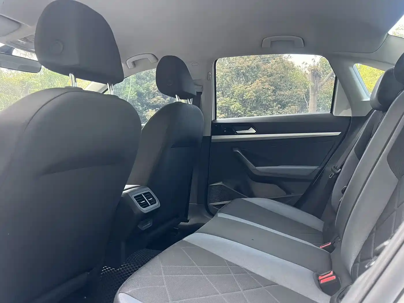 Volkswagen Lavida 2023 1.5L Auto Five Million Edition фото 6