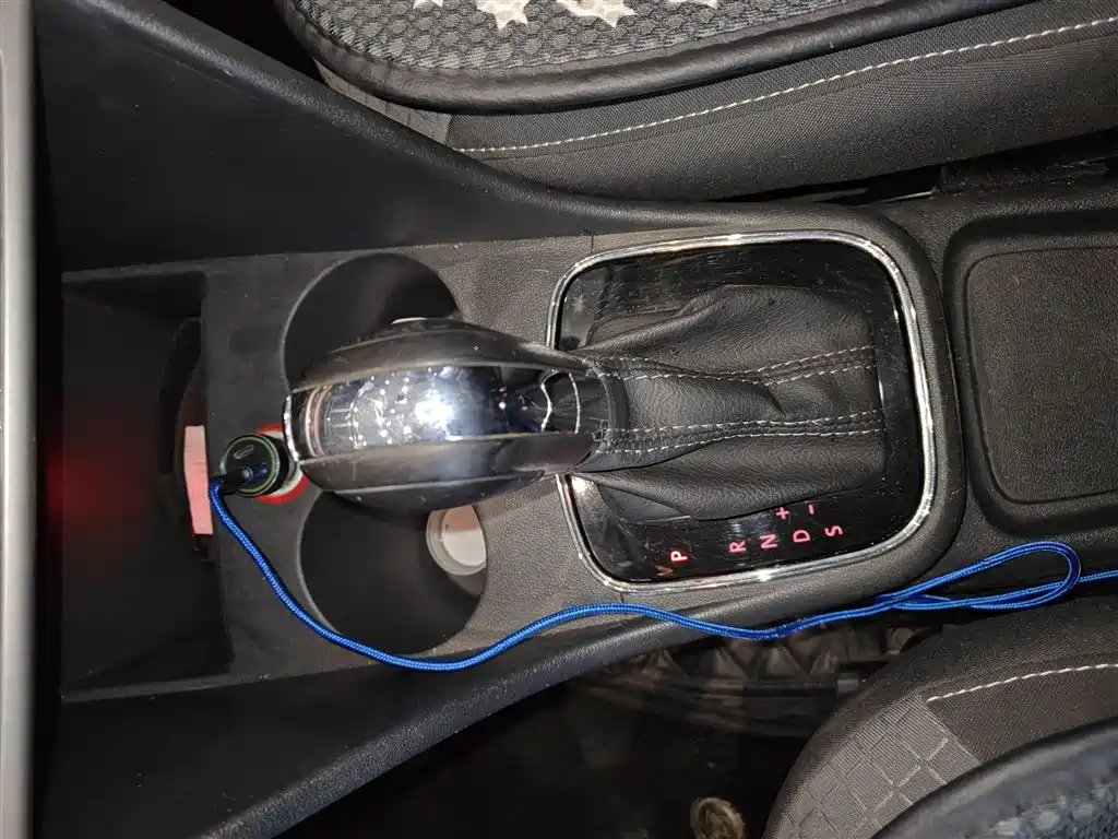 Volkswagen Polo 2016 1.6L Cross Polo Automatic фото 6