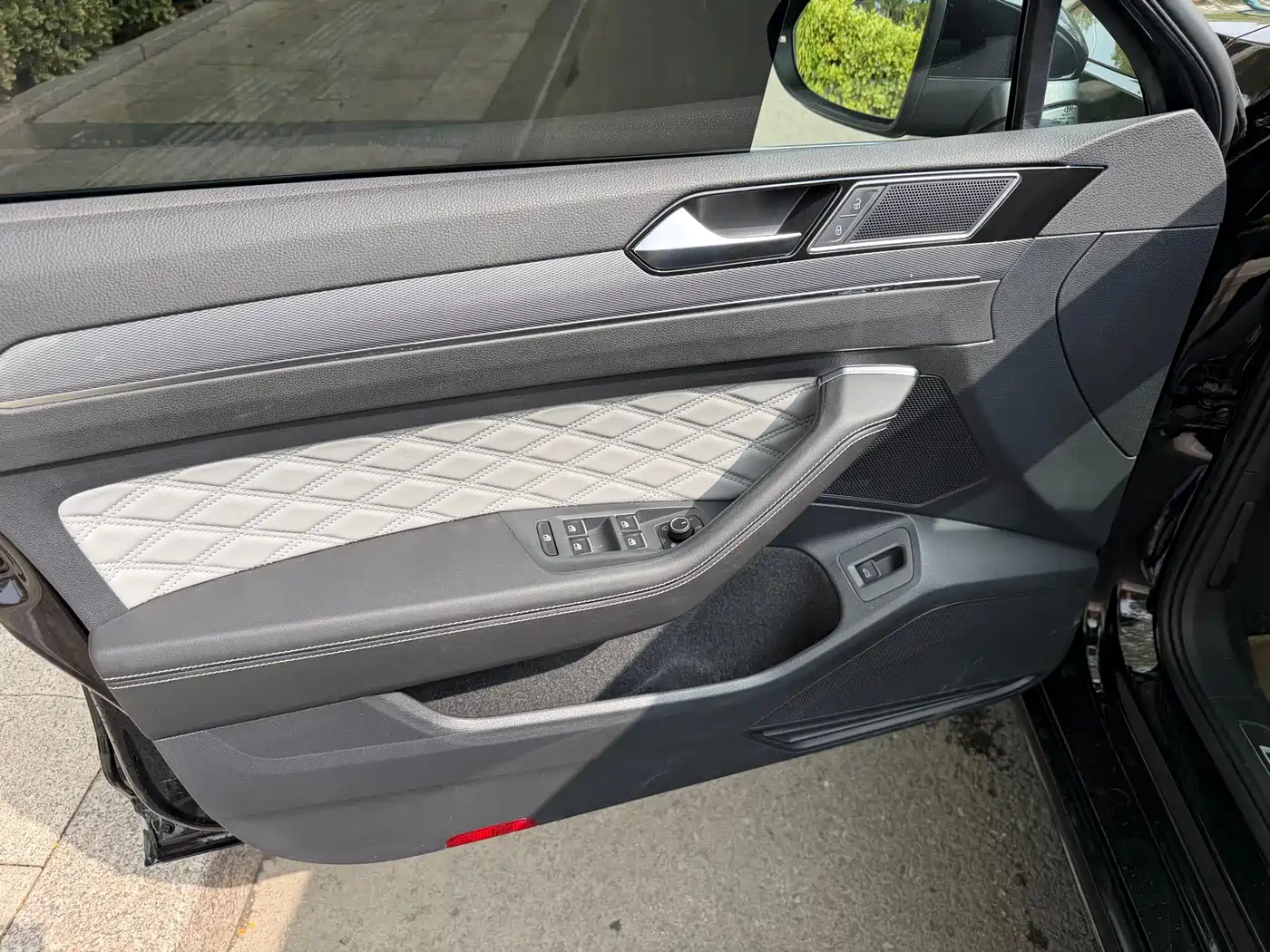 Volkswagen Magotan 2023 2 Million Units Anniversary Edition 330TSI DSG Leading Type фото 6