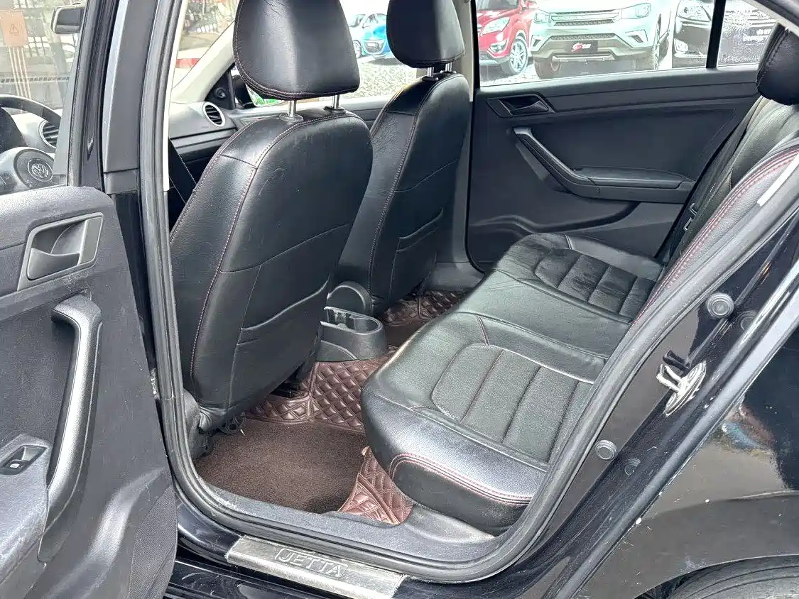 Volkswagen Jetta 2015 1.6L Auto Trend фото 9