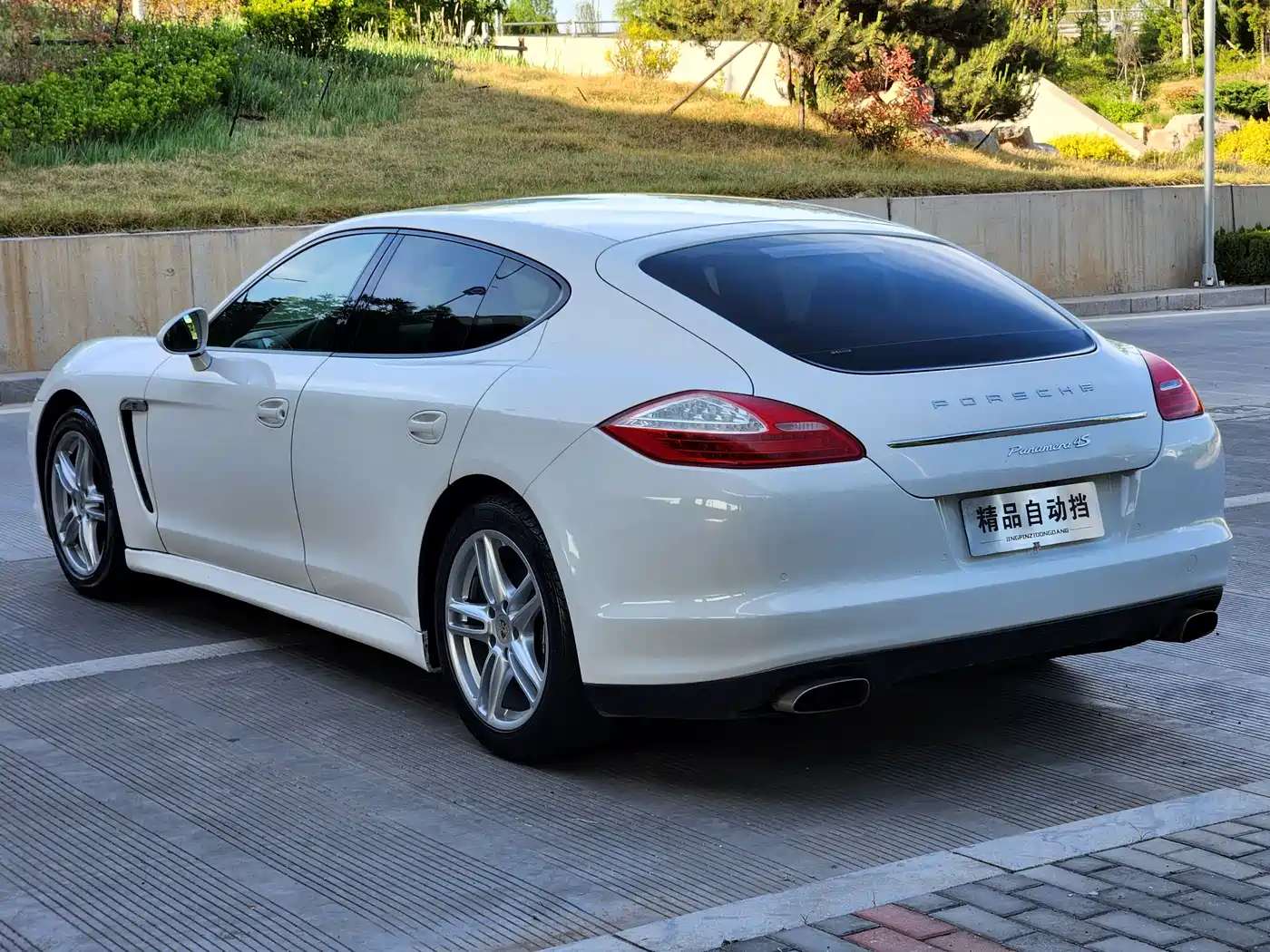Porsche Panamera 2010 Panamera 4 3.6L фото 2