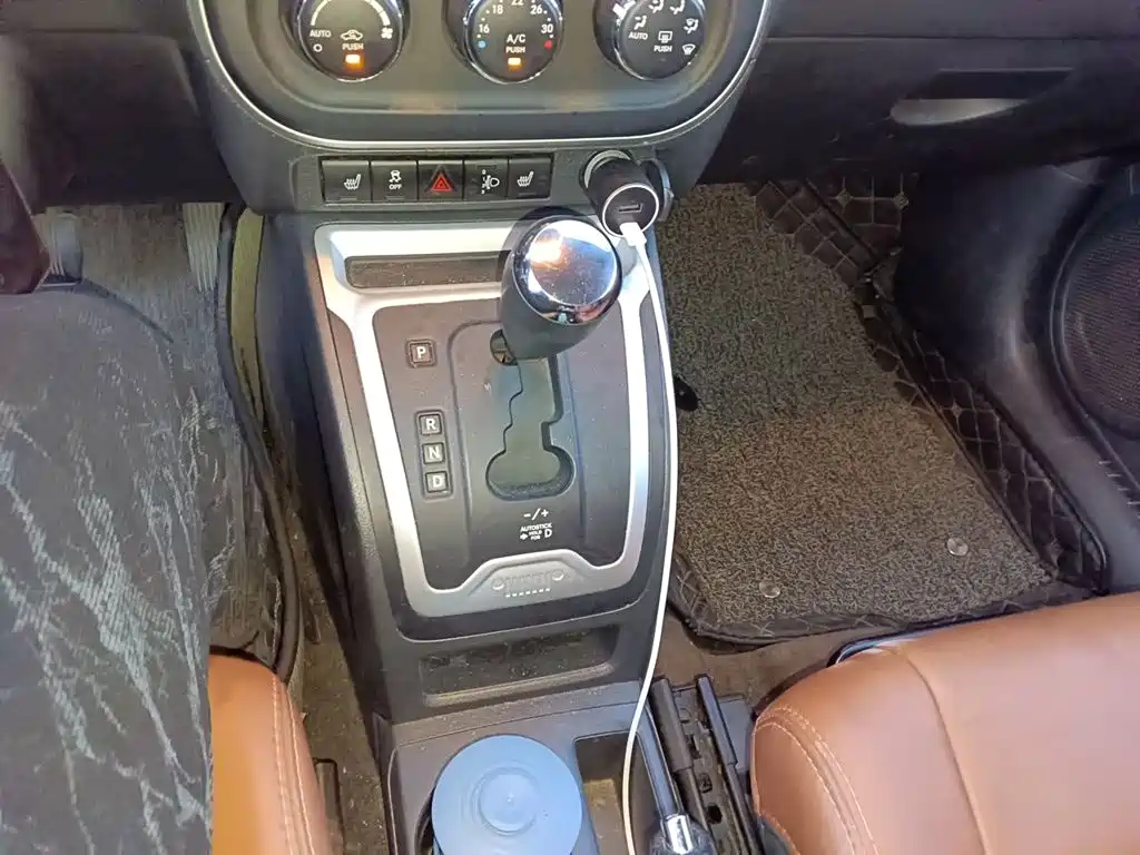 Jeep Compass (Import) 2016 2014 2.4L 4WD Luxury Navigation Edition