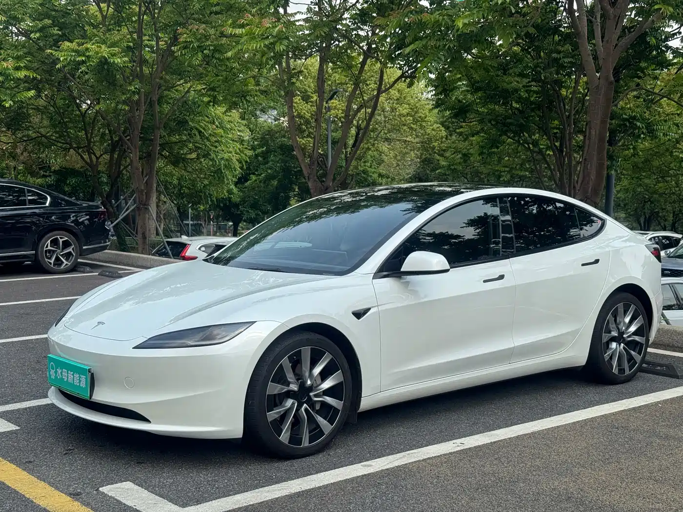 TESLA MODEL 3