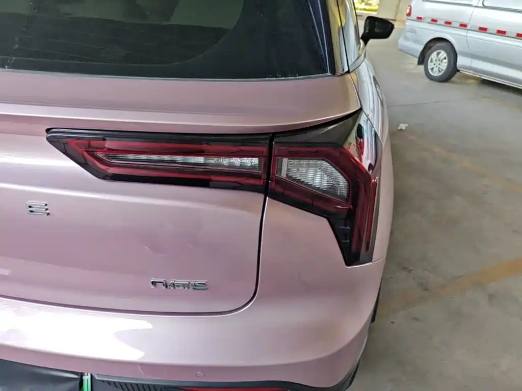 Фото 8 - Geely Geometry E Firefly