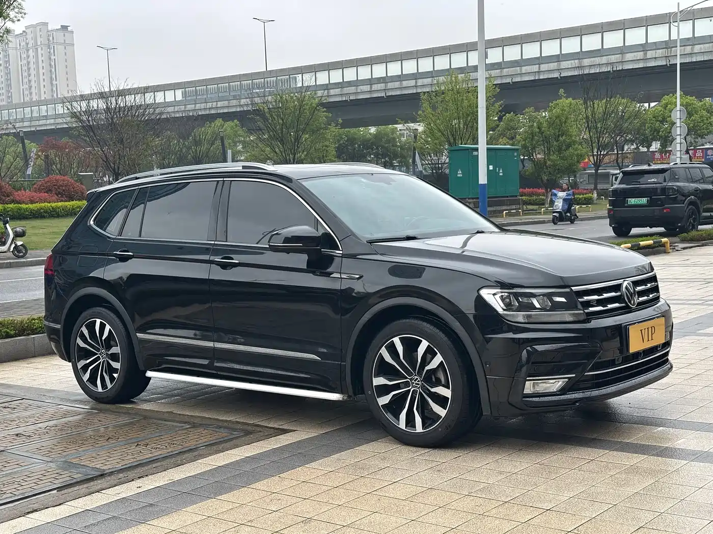Volkswagen Tiguan L 2021 330TSI Automatic 2WD R-Line Premium фото 3