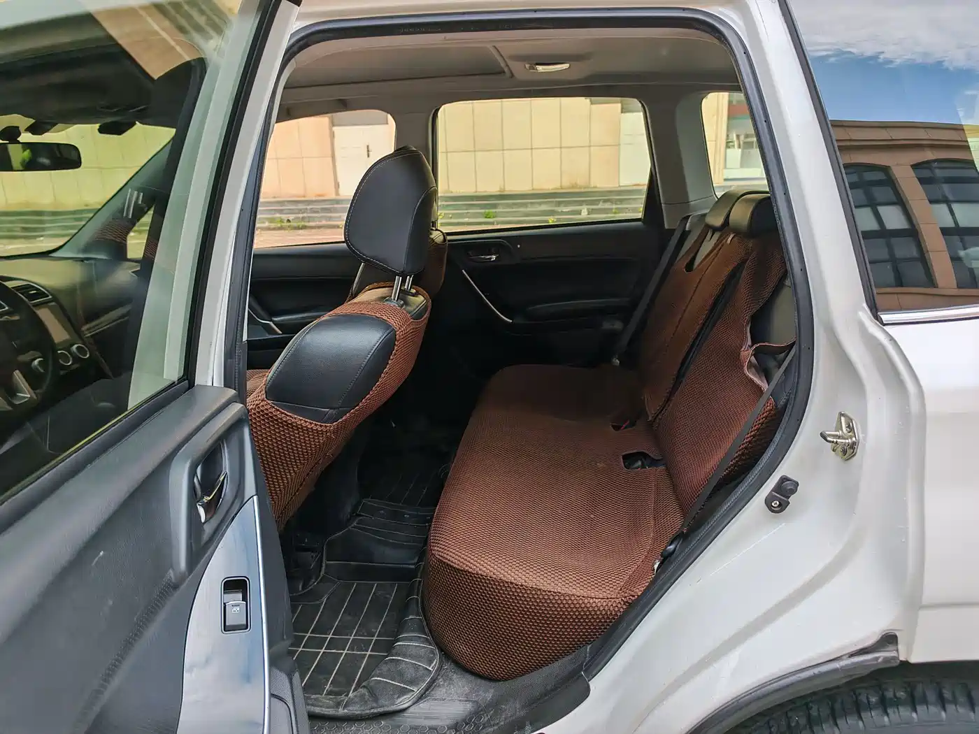 Subaru Forester 2016 2.0i Fashion Navigation Edition фото 9