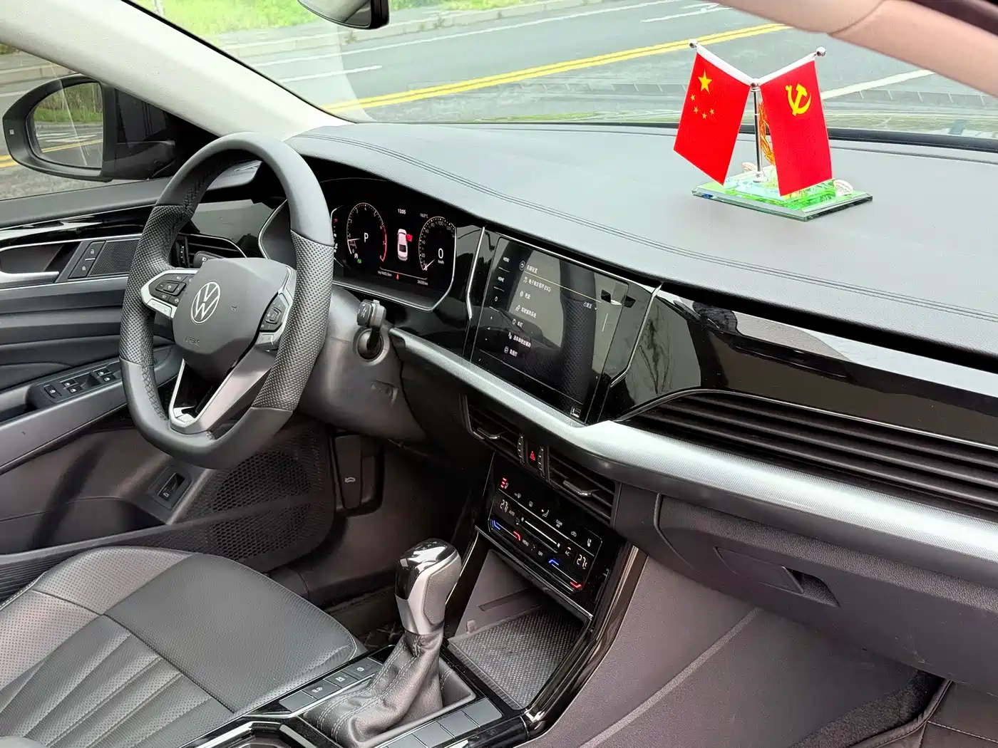 Volkswagen Passat 2025 Outstanding 380TSI Dragon Soaring Edition фото 7