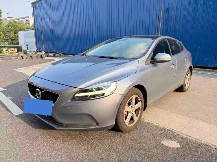 Volvo V40 2018 2017 T3 Momentum