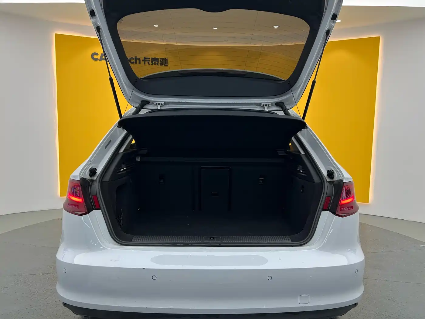 Audi A3 2015 Sportback 40 TFSI Automatic Comfort фото 24
