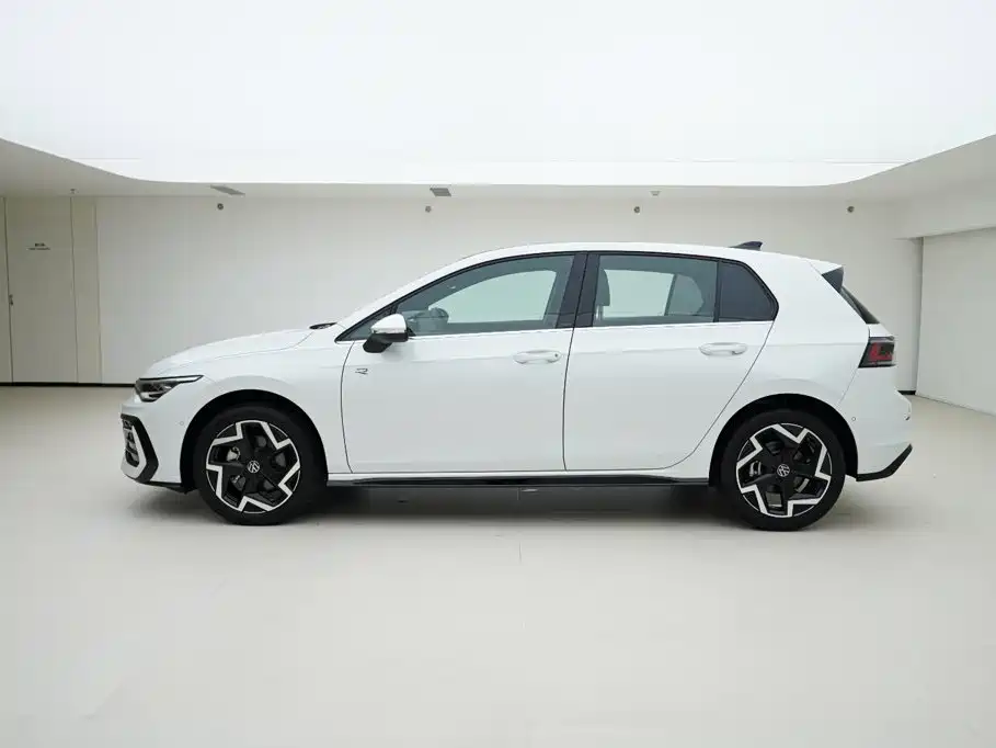 Volkswagen Golf 2025 2025 Facelift 300TSI R-Line