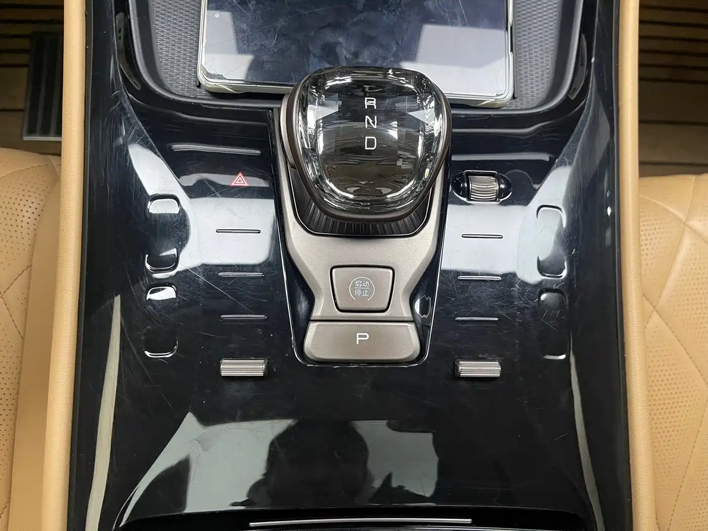 Denza D9 2022 DM-i 970 All-Wheel Drive Honor Edition фото 19