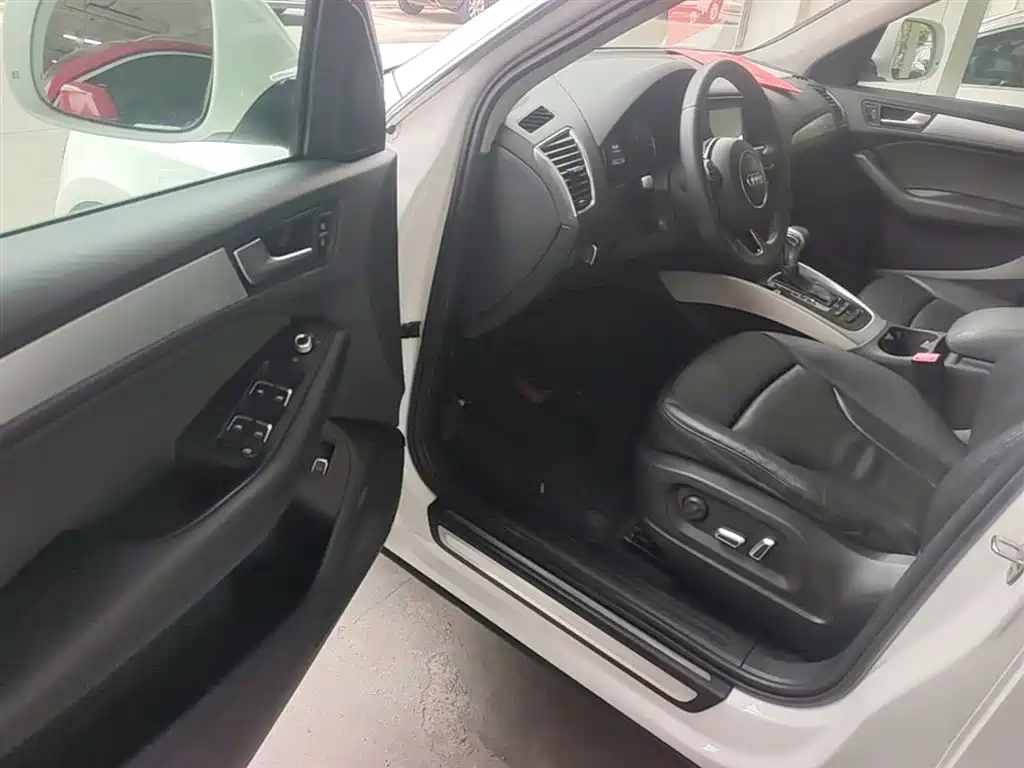 Audi Q5 2015 40 TFSI Technology фото 16