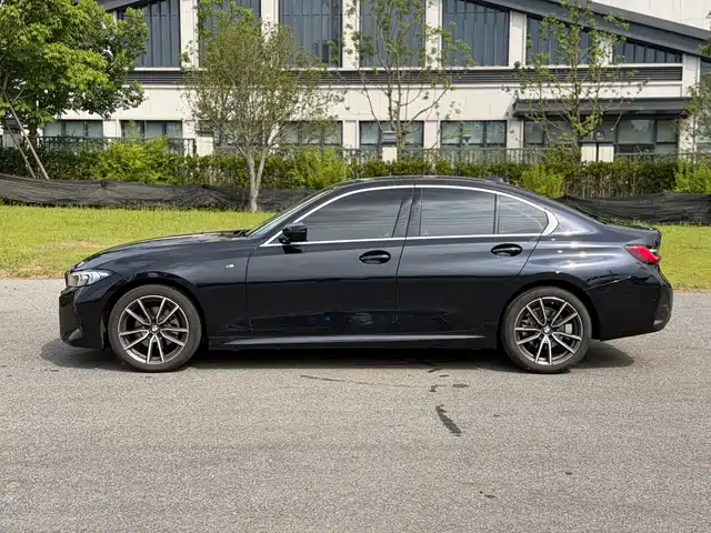 BMW 3 Series 2023 320i M Sport Package — фото 4